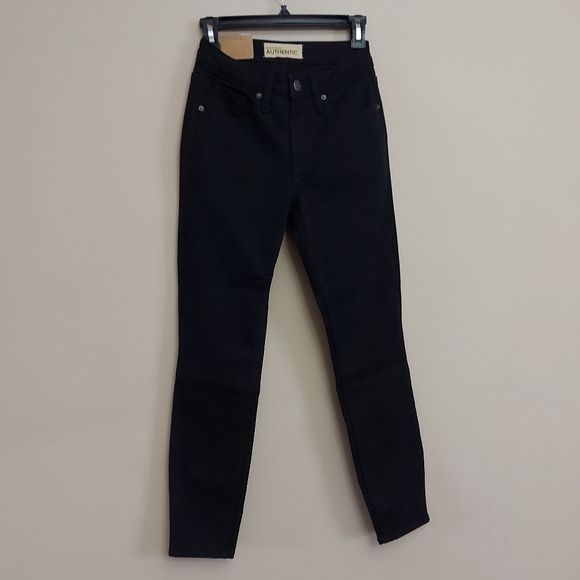 Silver Jeans Curvy High Rise Skinny Jeans for Women in Black - Picture 7 of 12